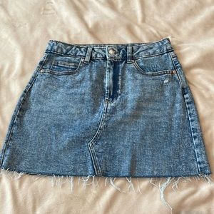 Cute acid washed denim skirt!